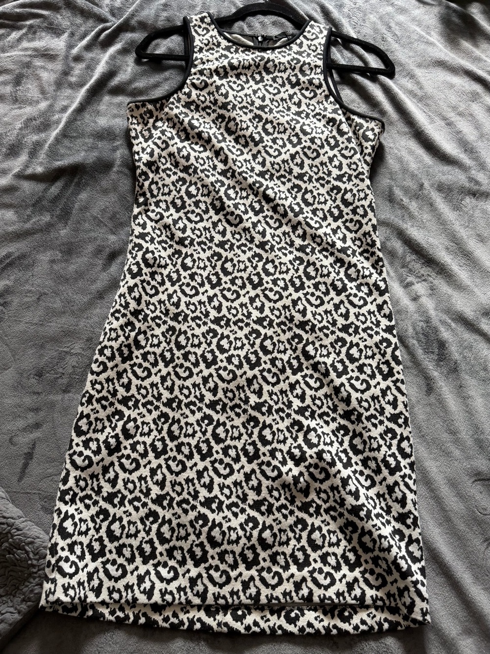 Tibi Sleeveless Black and White Snow Leopard Knit Sheath Print Dress - Picture 5 of 7